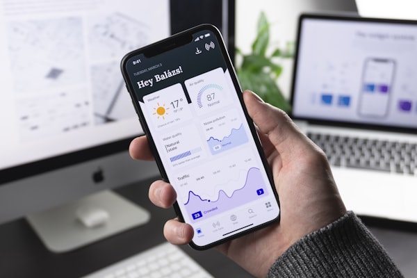 球速体育手机APP在智能手机上展示的界面截图